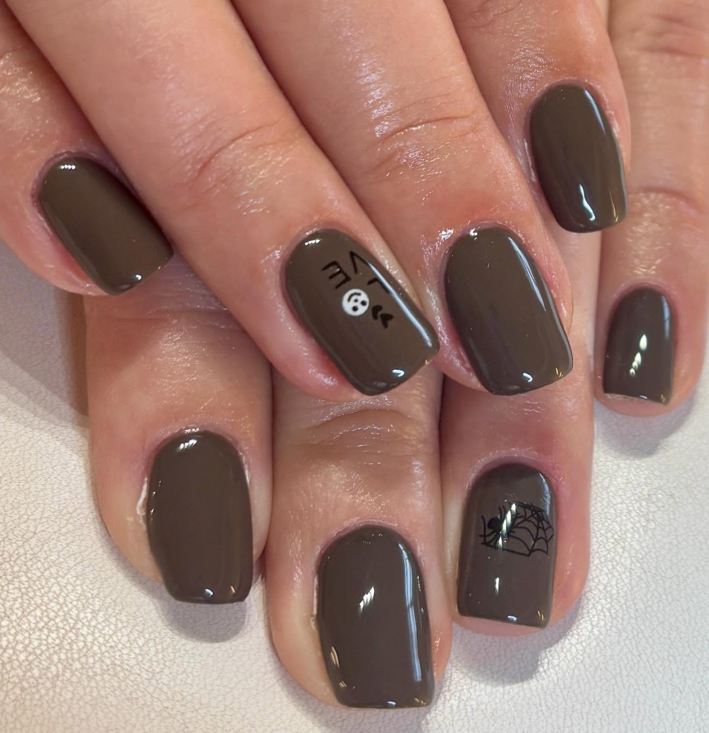 Gel Polish Manicure with design 🕷️🎃 Halloween is almost here book in your set today! 💅🏻 #nailsbyabby #halloweennails #gelpolish #northamptonnails #northamptonnailtech #northamptonnailsalon #duston