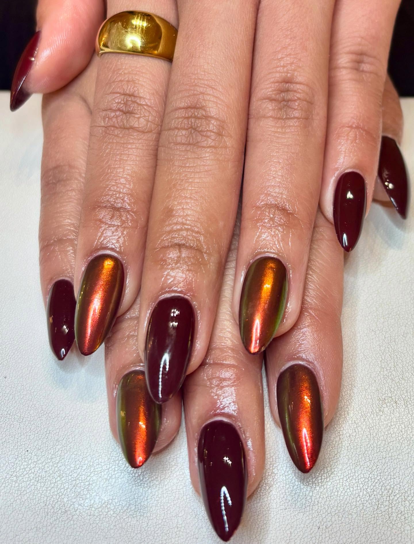 Molten chrome meets deep burgundy ❤️‍🔥✨

Gel-X extensions sculpted to perfection and finished with a fiery chrome shift that catches the light from every angle. These nails are giving luxury, confide