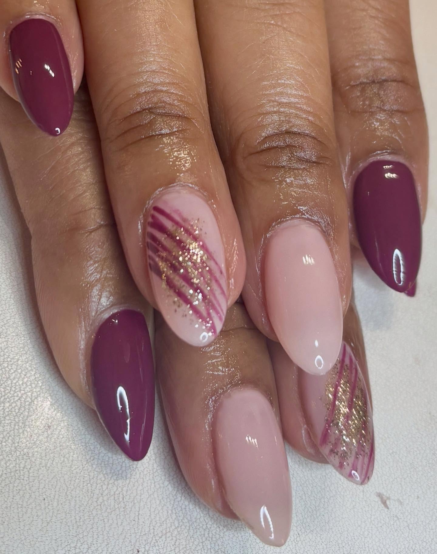 Soft glam with a little sparkle ✨💗
Gel X set featuring a nude base, deep berry accents & hand-painted glitter detailing for that subtle but stunning finish 💅

Perfect for when you want classy with a
