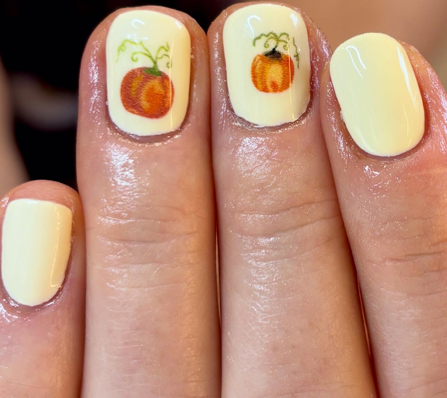 Embrace the autumn vibes with this gel polish manicure with design! 🍂 A buttery yellow base paired with the pumpkin nail art creates the perfect look for the changing season. 🎃 Book for your autumna