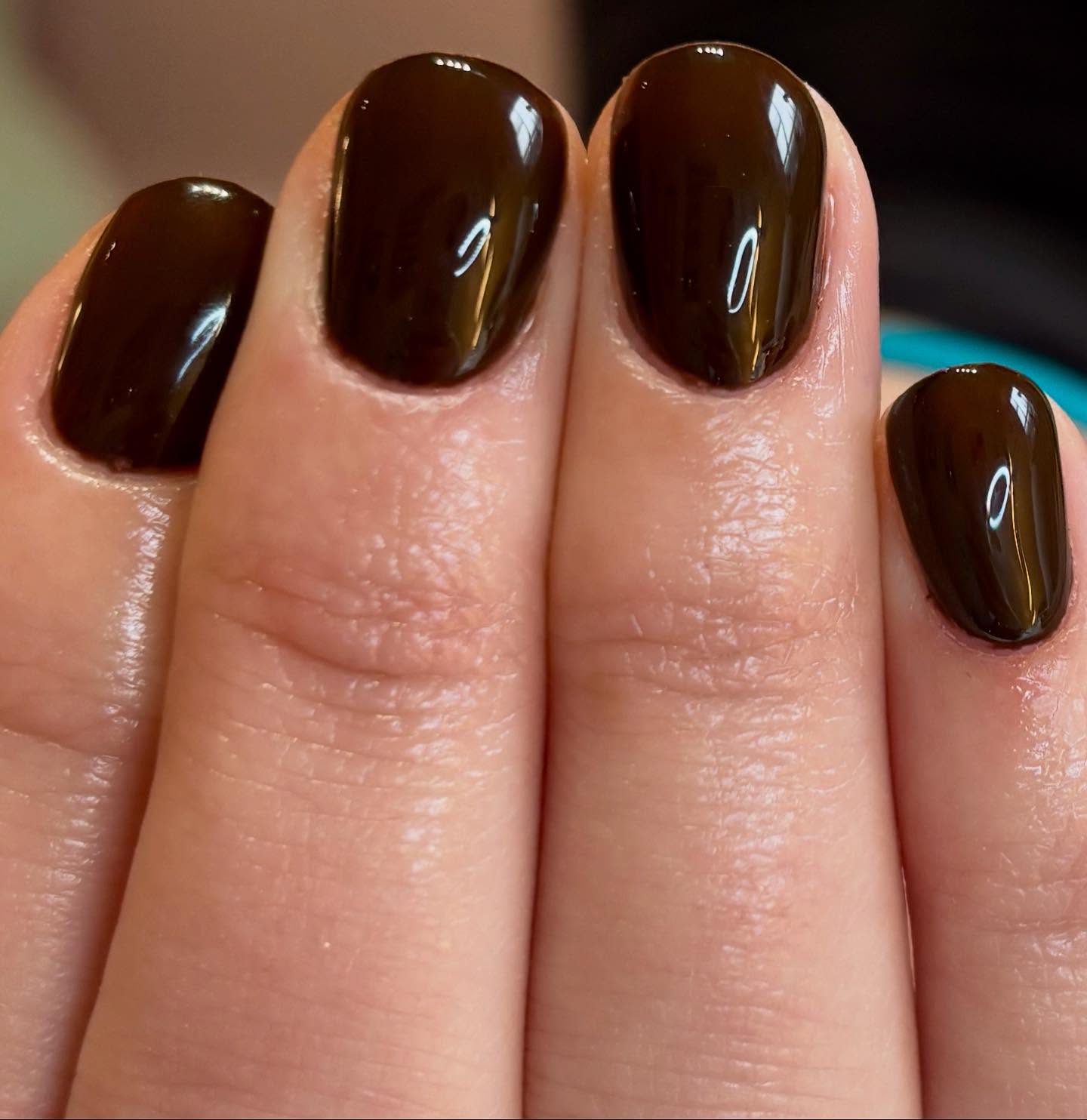 Dive into rich elegance with this chocolate glossy brown builder gel and gel polish manicure! ✨ Perfect for autumn vibes or a touch of sophisticated glam. Ready to treat yourself? Book your appointmen
